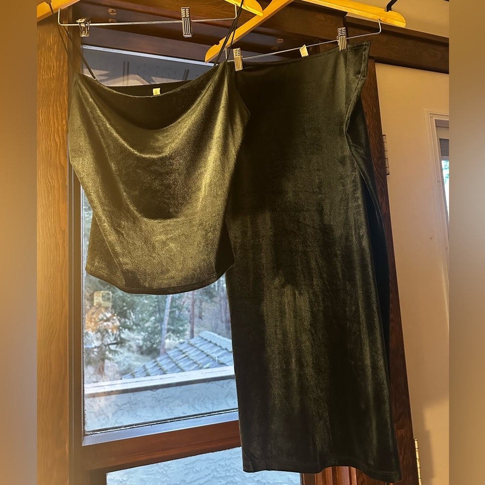 Gentle fawn velvet skirt and tank set